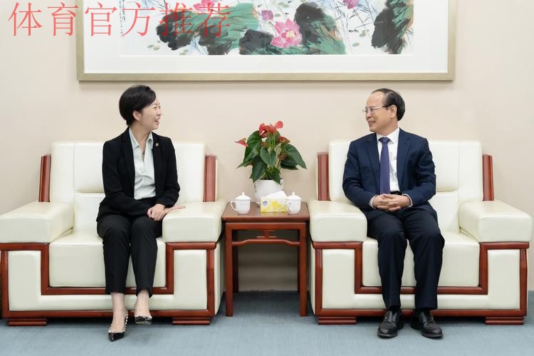 加强交流 林晓华会见"新华青年足球大使"代表团 加强交流 林晓华会见"新华青年足球大使"代表团